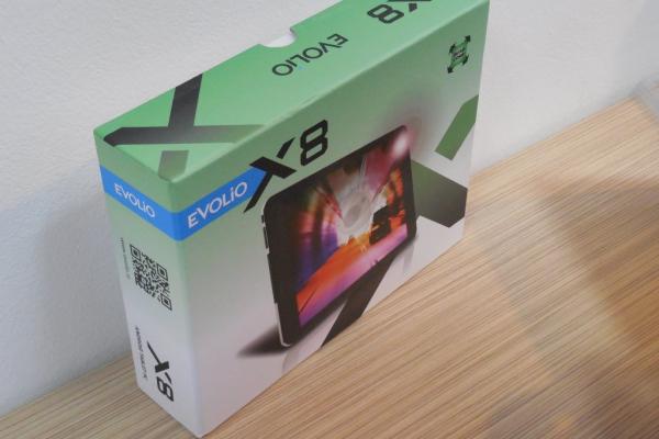 Evolio a lansat tableta X8 Fusion; vine cu display IPS de 7.85 inch și măsoară doar 6.8 mm În grosime (video)