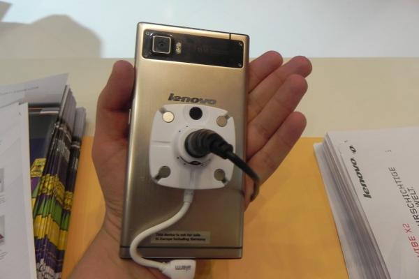 IFA 2014: Lenovo Vibe X2 hands on - "fotomodelul chinez multistratificat" expus la Berlin (Video)