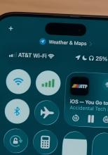 Mulți utilizatori se plâng de efectele de transparență din iOS 26; o setare simplă poate îmbunătăți lizibilitatea interfeței