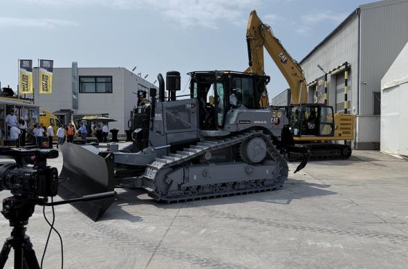 CAT 432, CAT D6 XE - Centennial Edition: Photo 12.06.2025, 11 36 36.jpg