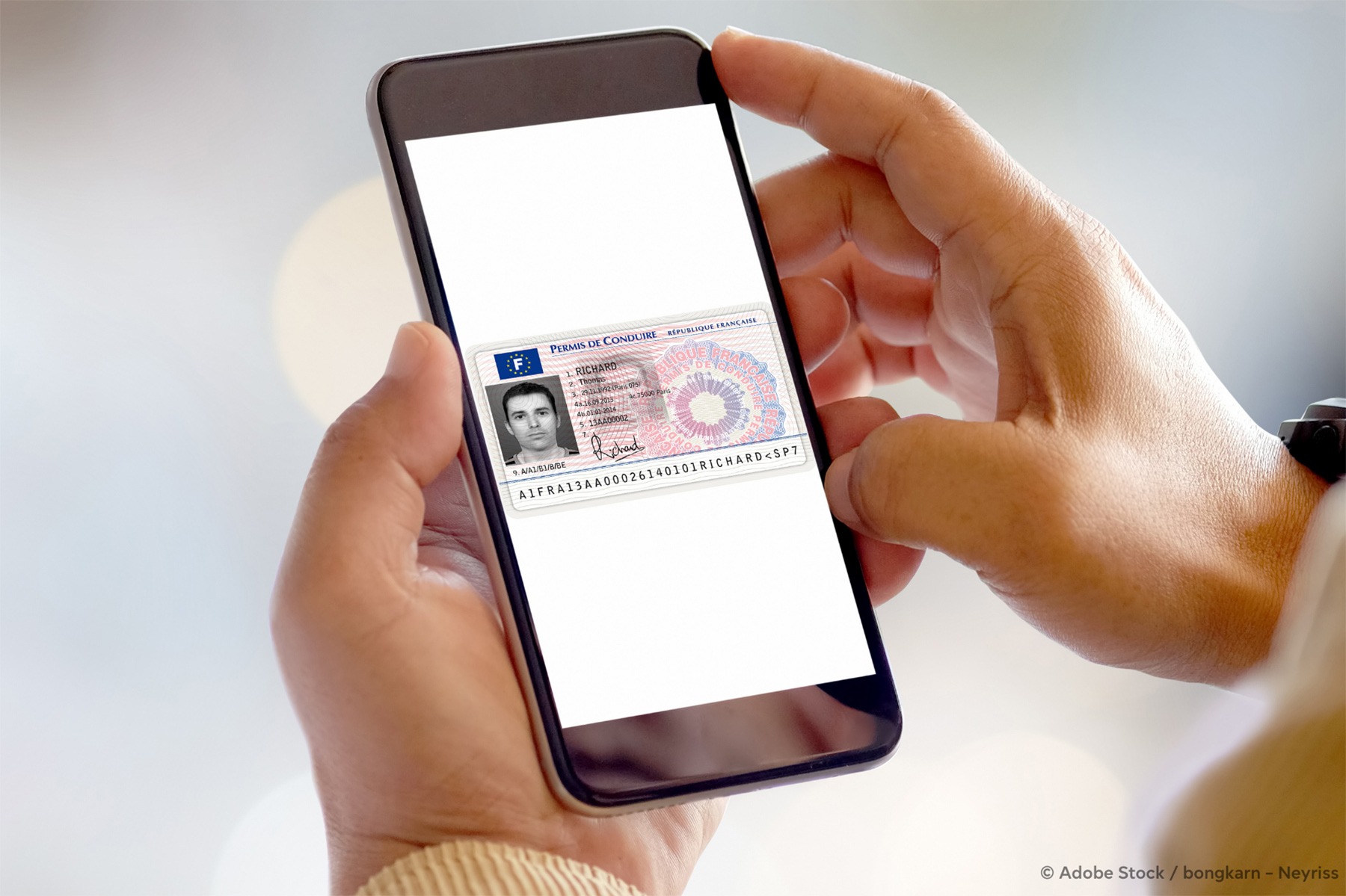 Telefonul va înlocui plasticul: permisul de conducere devine digital în întreaga Uniune Europeană; Șoferii începători vor fi supravegheați mai strict în primii doi ani