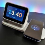 Prezentare Lenovo Smart Clock 2 - Un ceas/ gadget compact și inteligent, cu Google Assistant integrat și dock pentru încărcarea dispozitivelor tale