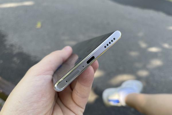 Honor 70: Acustica o fi mono, dar duduie!