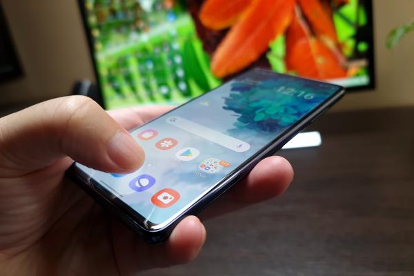 Android 13 ajunge și pe hitul Samsung Galaxy S20 FE, livrat alături de OneUI 5.0