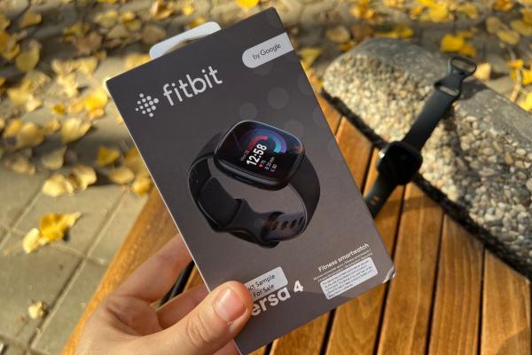Fitbit Versa 4 - Fotografii