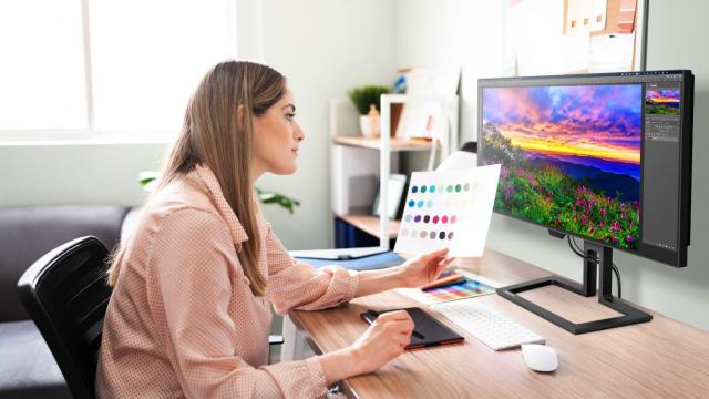 <b>Philips prezintă "monitorul pentru artişti": Philips 27B1U7903 are panou mini LED, Thunderbolt 4</b>Dacă am mai văzut până acum monitoare pentru cei creativi, pentru graficieni, designeri, editori foto şi video, de această dată Philips 27B1U7903 este promovat ca "un monitor pentru artişti". E gândit pentru cei din domeniile 
