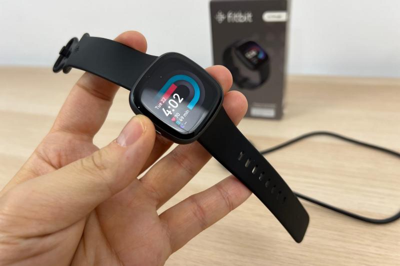 Fitbit Versa 4 - Fotografii (2): Fitbit-Versa-4-Fotografii_027.jpg