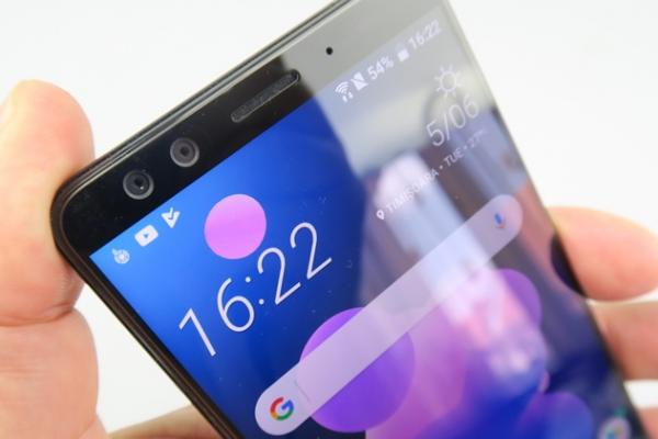 HTC U12+ primeşte o actualizare care îi îmbunătăţeşte butoanele virtuale şi Edge Sense