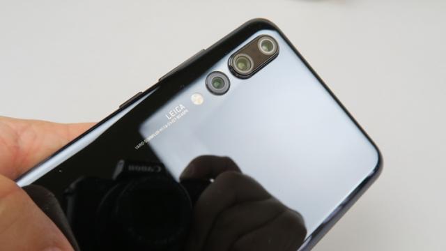 <b>Huawei P20 Pro se vinde bine; Avem cifre legate de livrările pe plan european</b>În această primăvară cei de la Huawei au anunțat lansarea smartphone-ului P20 Pro, primul terminal de pe piață ce sosește echipat cu o cameră triplă în spate și care a inagurat o inedită nuanță cameleonică care a atras multe priviri