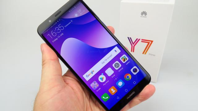 <b>Huawei Y7 Prime (2018) Unboxing: telefon de buget cu cameră duală, recunoaştere facială, ecran FullView</b>Chiar dacă am testat o sumedenie de telefoane Huawei în ultimii ani, cumva seria Huawei Y nu a ajuns la noi până acum. Spargem gheaţa cu Huawei Y7 Prime (2018), care primeşte un unboxing mai jos. Terminalul este unul de buget, care a debutat în primăvara