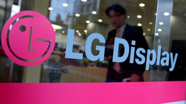 <b>LG Display va livra panouri OLED pentru Apple în a doua jumătate a anului, conform surselor</b>Aflăm în acest weekend faptul că LG Display ar fi fost contractată de către Apple pentru producerea de panouri LCD și OLED destinate unor viitoare iDevice-uri, componente ce vor fi livrate încă din această a doua parte a anului