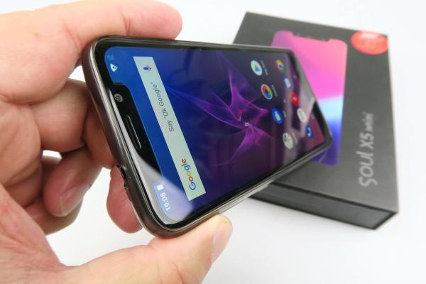 Allview Soul X5 Mini Unboxing: mic, lite şi glossy, cu cameră duală şi breton (Video)