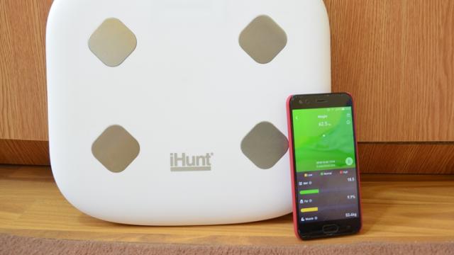 <b>Prezentare iHunt Air Weight: Cântar inteligent ce monitorizează atent greutatea utilizatorului și alți factori de sănătate</b>Printre produsele pe care le-am testat de curând s-a numărat și cântarul inteligent iHunt Air Weight, dispozitiv care se conectează la rețeaua wireless și ulterior la aplicația de pe telefon pentru a livra date despre starea de sănătate a 