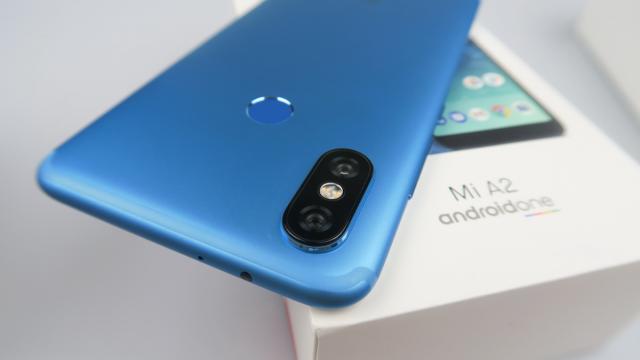 <b>ALERTĂ PREȚ BUN: Xiaomi Mi A2 scade sub 1.000 de lei la un retailer important din România</b>Dacă vi se părea bun preţul de 1100 de lei sau 1049 de lei pentru Xiaomi Mi A2 când a ajuns la noi la unboxing şi ulterior recenzie, staţi să vedeţi noua ofertă! PCGarage.ro îi scade preţul sub 1000 de lei şi avem detalii mai jos.