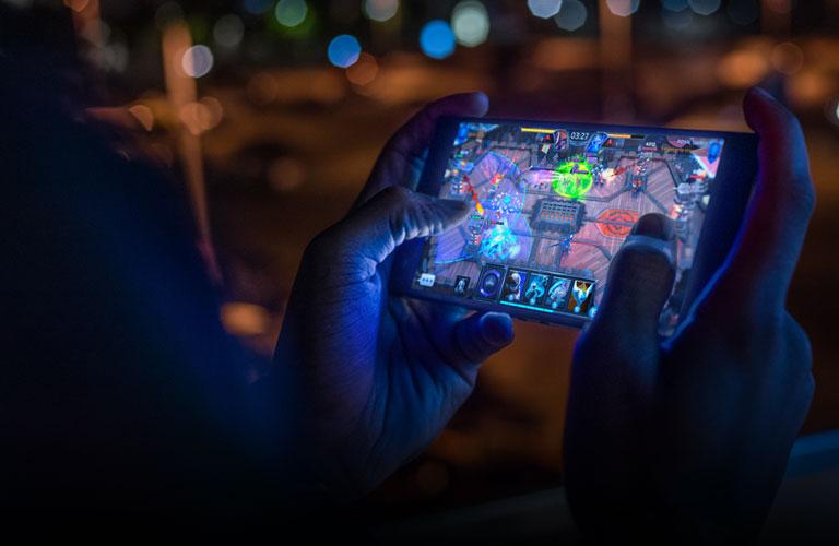 Razer Phone 2 - Fotografii oficiale: Razer-Phone-2_012.jpg