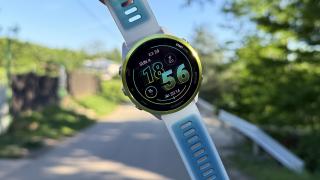 Prezentare Garmin Forerunner 570 (47mm) - Smartwatch-ul care te antrenează, te motivează și te conectează