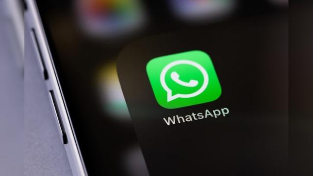 <b>WhatsApp trece la sistem cu username; utilizatorii vor putea ascunde numărul de telefon</b>WhatsApp lucrează la o funcție nouă care ar putea schimba radical modul în care interacționezi în aplicație: introducerea username-urilor. Adică vei putea seta un nume unic de utilizator, iar ceilalți te vor putea contacta fără să îți mai vadă numărul..