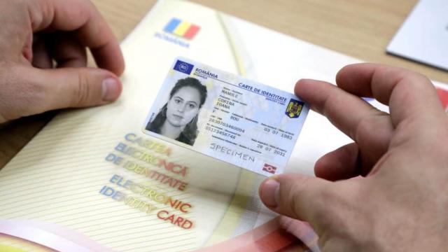 <b>Ai primit buletinul electronic? Activarea la ghișeu e obligatorie pentru a-l putea folosi digital</b>Dacă tocmai ai primit buletinul electronic, aka Cartea Electronică de Identitate (CEI), trebuie să șții că ai bifat doar jumătate din proces. Cealaltă jumătate, și poate cea mai importantă, e activarea lui la ghișeu. Fără vizita la direcția de evidență