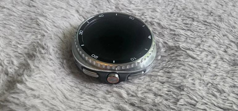 <b>Galaxy Watch 8 Classic apare înainte de lansare în imagini reale; vine cu design „squircle” și 64 GB stocare</b>Samsung Galaxy Watch 8 Classic a apărut deja pe eBay înainte de lansarea oficială, oferind primele imagini reale cu noul design și o specificație majoră: 64 GB de stocare internă, potrivit unei relatări publicate de 9to5Google. Ceasul este așteptat să...