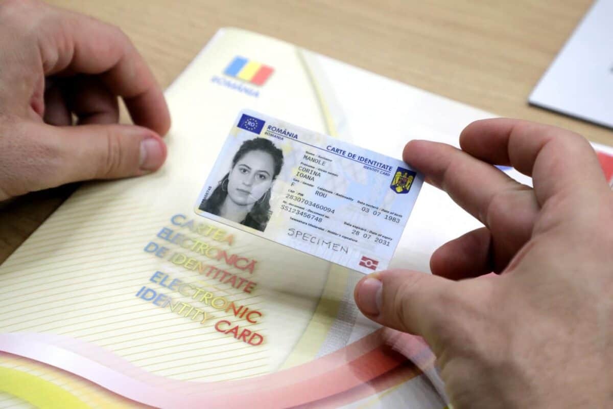 Ai primit buletinul electronic? Activarea la ghișeu e obligatorie pentru a-l putea folosi digital
