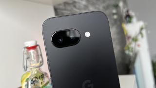 Google Pixel 9a: Camera peste iPhone 16e, culori vii şi savuroase, Night Sight perfect