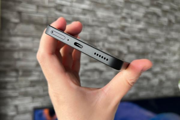 Nothing Phone (3a) Pro: Acustică stereo care mizează pe echilibru între difuzoare, iluminare Glyph pe muzică