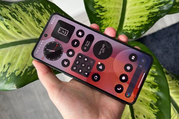 Nothing Phone (3a) Pro: Display incredibil de luminos care întrece flagship-uri, ideal pentru consum video