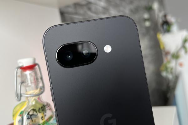 Google Pixel 9a: Camera peste iPhone 16e, culori vii şi savuroase, Night Sight perfect