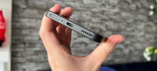 Nothing Phone (3a) Pro: Acustică stereo care mizează pe echilibru între difuzoare, iluminare Glyph pe muzică