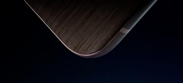 Vodafone România începe promovarea Motorola Razr 60 Ultra; culori neobișnuite și asistent AI alternativ