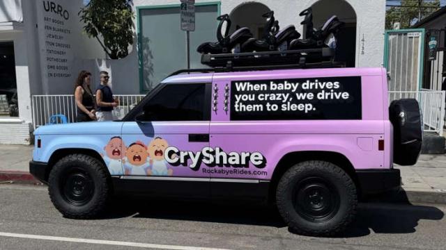 <b>Un Transformer pe patru roți finanțat de Jeff Bezos; Slate Auto pregătește lansarea unui vehicul electric configurabil</b>O companie auto din Michigan, susținută financiar de Jeff Bezos, a prezentat în mod inedit în California un concept de vehicul electric care se poate transforma structural, asemeni unui „Transformer”, adaptându-se la diverse utilizări și gusturi.