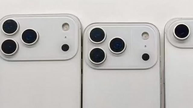 <b>iPhone 17, 17 Air, 17 Pro și 17 Pro Max apar în premieră în fotografii sub formă de machete</b>Suntem încă la câteva luni distanță de evenimentul Apple din septembrie, dar deja vedem clar direcția în care se îndreaptă seria iPhone 17. Un set nou de imagini publicate de reputatul leaker Sonny Dickson ne oferă o privire detaliată asupra 