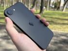 Apple iPhone 16e: Design din 2 lumi diferite, măcar e foarte uşor