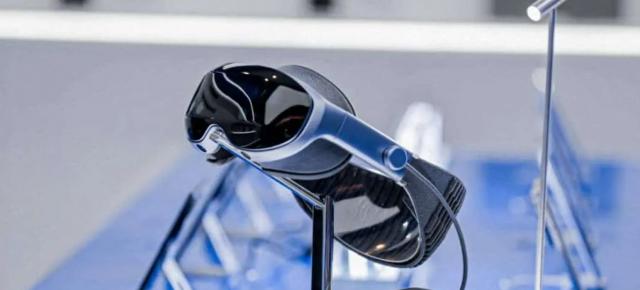 E rândul vivo: compania prezintă headsetul sau Mixed Reality, vivo Vision