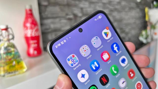 <b>Samsung Galaxy A36: Stăm bine la conectivitate, cu WiFi 6, 5G și NFC</b>Un capitol la care Samsung Galaxy A36 nu stă atât de bine atunci când vine vorba de conectivitate este standardul portului USB Type-C de la bază, doar 2.0, în timp ce rivalii chiar și cei mid-range au trecut la 3.0 sau poate peste