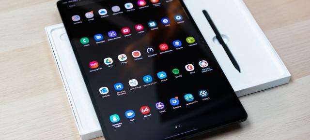 Samsung Galaxy Tab S8 Ultra 5G: Baterie uriaşă secătuită de ecranul mare, 5G, CPU