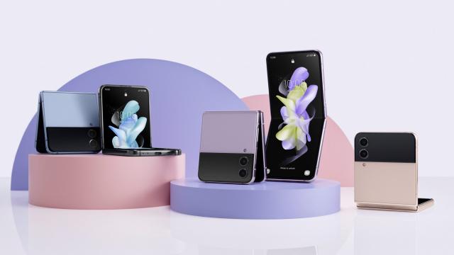 <b>Samsung Galaxy Z Flip4 este aici: telefon pliabil cu ecran extern mai deştept, design uşor rafinat, camere superioare (Video hands-on)</b>Samsung Galaxy Z Flip 4 tocmai a fost anunţat oficial şi este un telefon pliabil cu clapetă, care pare a păstra scheletul predecesorului, peste care vine un CPU nou, extra funcţii pentru ecranul extern, balama uşor schimbată şi camere 