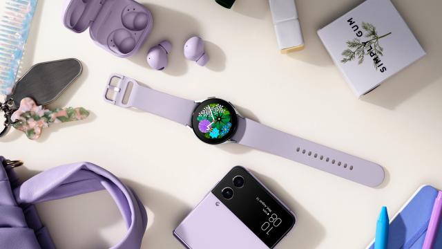 <b>Preț și disponibilitate Samsung Galaxy Watch5 în România (+ încărcător wireless la precomandă)</b>Alături de noile smartphone-uri pliabile Galaxy Z Fold 4 și Z Flip 4, cei de la Samsung au anunțat astăzi și ceasurile din seria Galaxy Watch 5. V-am vorbit despre ele într-un articol chiar aici, iar în articolul de față avem detalii despre 