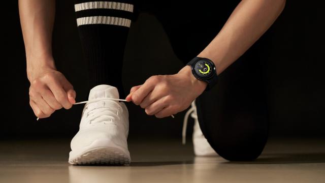 <b>Samsung anunță noile smartwatch-uri Galaxy Watch5 și Galaxy Watch5 Pro, acum cu protecție Sapphire Crystal și senzor de temperatură</b>Evenimentul Samsung Unpacked 2022 ediția de vară a fost unul grandios, show care ne-a adus rând pe rând smartphone-urile pliabile Galaxy Z Fold 4, Galaxy Z Flip 4, căștile wireless Galaxy Buds2 Pro, cât și ceasurile din seria Galaxy Watch 5