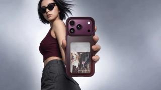 UGREEN lansează pentru iPhone 18 Pro o husă cu ecran E Ink color – Magic E Ink Screen Case afișează fotografii sincronizate de pe telefon