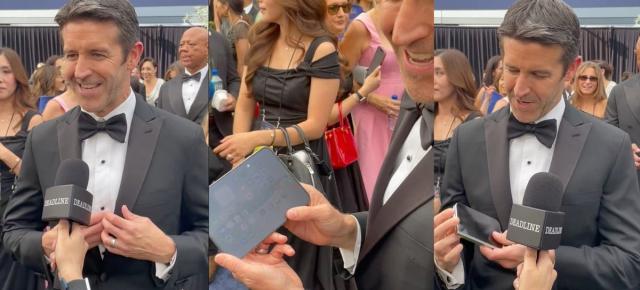 John Ternus scoate iPhone Duo din buzunar la premiile Emmy; Celebritățile îi cer noului CEO-ului Apple acces anticipat