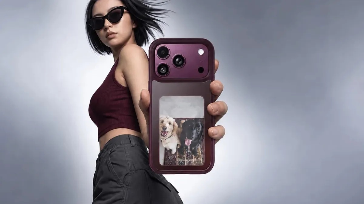 UGREEN lansează pentru iPhone 18 Pro o husă cu ecran E Ink color – Magic E Ink Screen Case afișează fotografii sincronizate de pe telefon