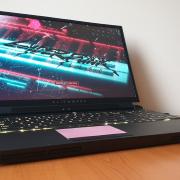 Prezentare Dell Alienware Area 51M R1; Un PC de gaming deghizat în laptop, cu grafică RTX 2080, procesor i9-9900K, două încărcătoare la pachet