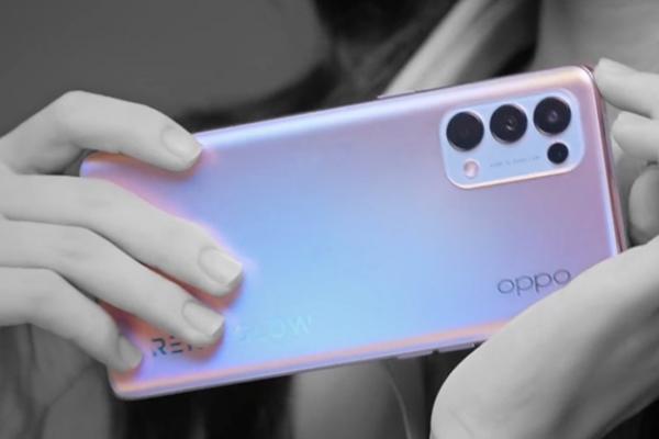 Seria de telefoane Oppo Reno5 ar avea o carcasă care luminează în întuneric
