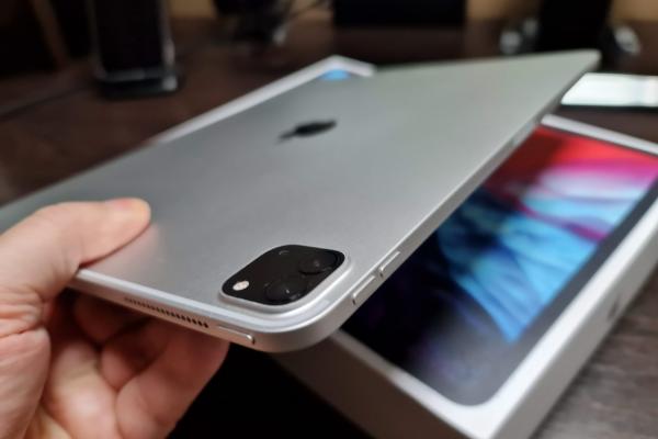 Unboxing iPad Pro 12.9 inch (2020) (conținutul cutiei)