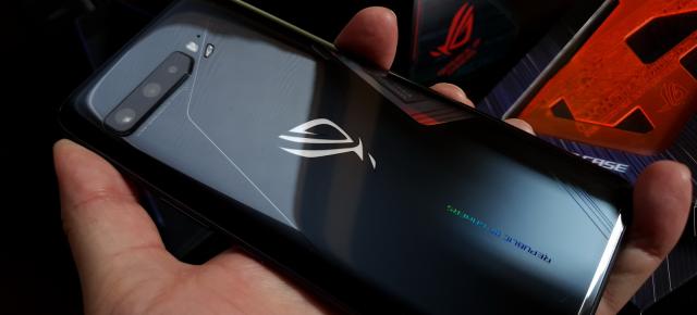 Un posibil ASUS ROG Phone 4/ROG Phone 5 cu procesor Snapdragon 888 şi Android 11 apare în GeekBench
