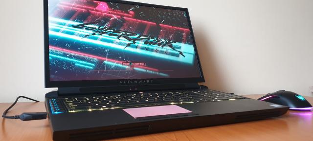 Prezentare Dell Alienware Area 51M R1; Un PC de gaming deghizat în laptop, cu grafică RTX 2080, procesor i9-9900K, două încărcătoare la pachet