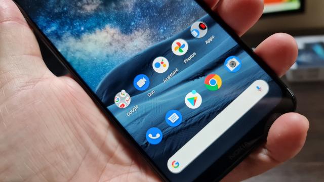 <b>Nokia 8.3 5G: OS, UI, aplicaţii stock Android, dar doar Android 10</b>Nokia 8.3 5G păstrează tradiţia telefoanelor Nokia din ultimii ani şi anume de a rula un Android curat şi stock, dar şi de a ţine în viaţa proiectul Android One. Aveam totuşi 2 aşteptări diferite aici..