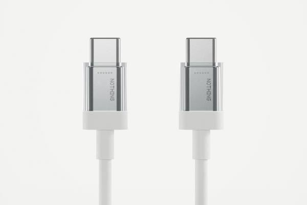 Până și cablul de încărcare dedicat al lui Nothing Phone (2) e special! Are design transparent și îl vedem într-o primă fotografie