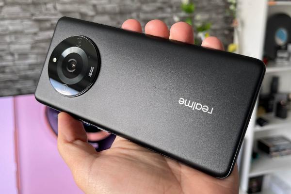 realme 11 Pro Unboxing: telefon de gaming şi consum media, cu spate fercheş (Video)